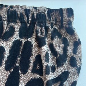 💕 Leopard Print Kids Bottoms Size Medium